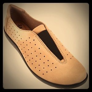 Clarks perforated Nubuck soft Leather comfort shoe